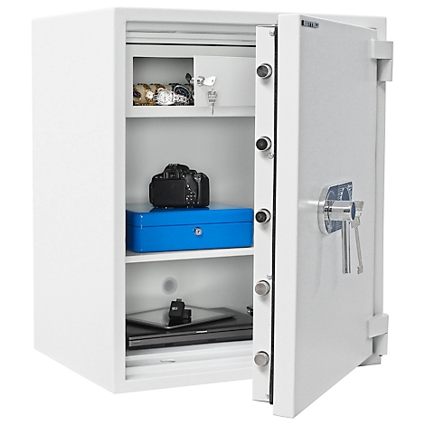 Coffre-fort blanc avec porte ouverte, rempli de bijoux, appareil photo, boîte bleue et ordinateur portable.