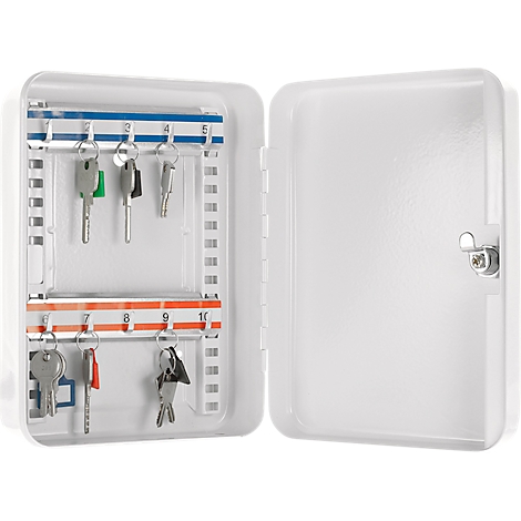 Trousse à clés blanche ouverte remplie de clés, porte ouverte.