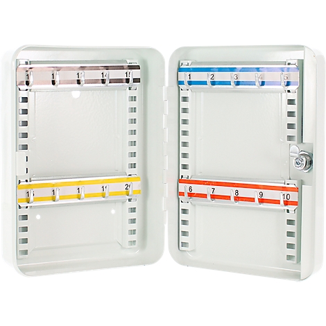 Coffre-fort à clés blanc ouvert, avec des bandes colorées numérotées pour l'organisation. Une serrure sécurise la porte.