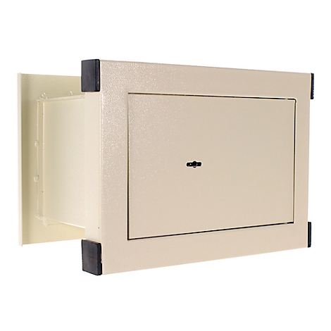 Coffre-fort beige avec protections d'angle noires, clé sur la porte, autoportant.