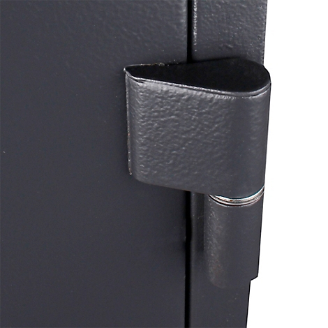 Detailaufnahme: Scharnier eines Tresors, graue Farbe, sichtbares Design, nah aufgenommen.