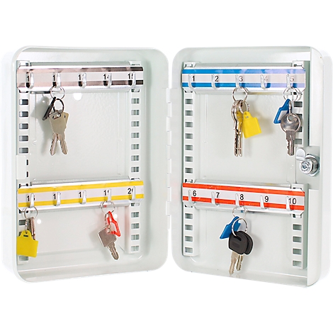 Open, witte sleutelkast met sleutels. Grijs, geel en blauw genummerde balken bovenaan, met sleutels eronder.