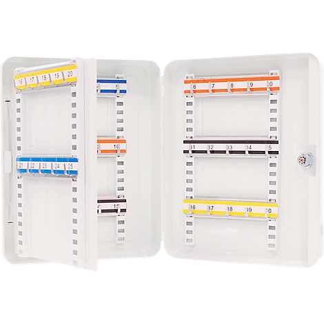 Open witte sleutelverzamelaarsbox met gekleurde rijen en genummerde markeringen. De deur links is open.