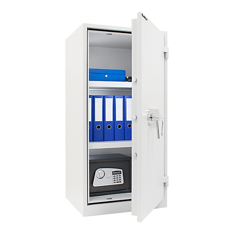 Weisser Tresor mit geöffneter Tür. Innen befinden sich Ordner, ein blauer Ordner und ein kleines, digitales Safemodell.