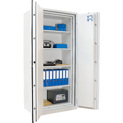 Offener Tresor mit Ordnern, Boxen und kleinem Safe im Inneren. Die Türen sind weit geöffnet.