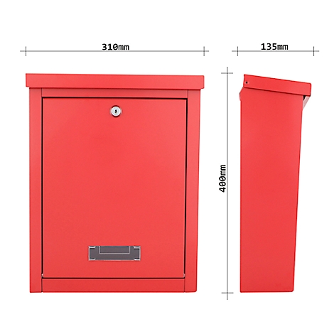 Roter Briefkasten mit Maßangaben: 310mm breit, 400mm hoch, 135mm tief. Schloss und Namensschild. Der Briefkasten steht isoliert.
