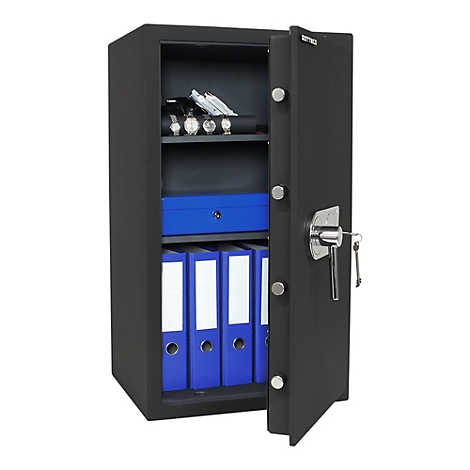 Ein offener, schwarzer Tresor. Im Inneren befinden sich Uhren, Ordner und eine blaue Box.