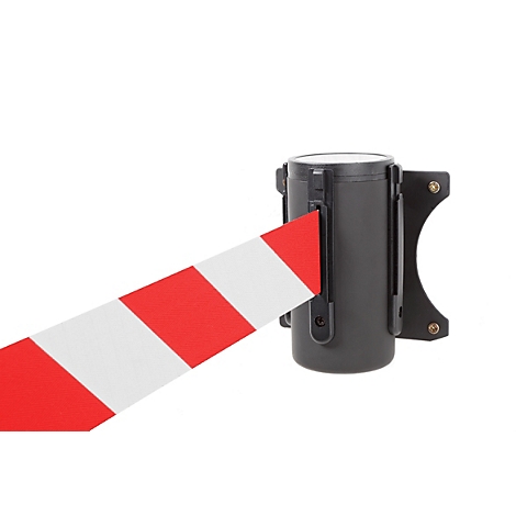 Schwarze Wand-Gurtkassette mit rot-weißem Absperrband vor weißem Hintergrund.