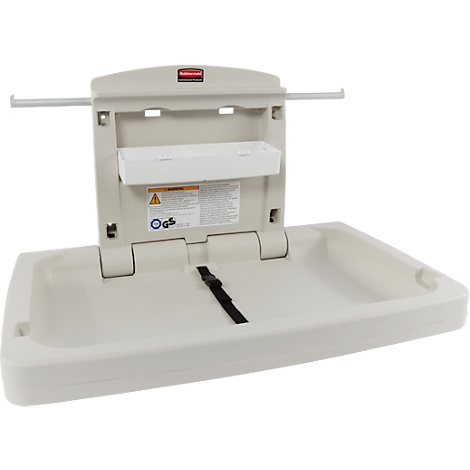 Een open, beige luiertafel met plank. Rood rechthoek aan de bovenkant en een metalen staaf, veiligheidsgordel.