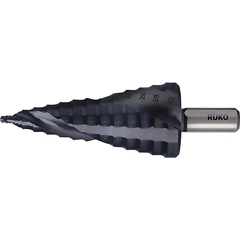 Eine Kegelbohrer mit schwarzer Beschichtung. Auf der Seite stehen die Größen 24, 26, 28 und 30. Auf dem Schaft ist „Ruko“ zu sehen.