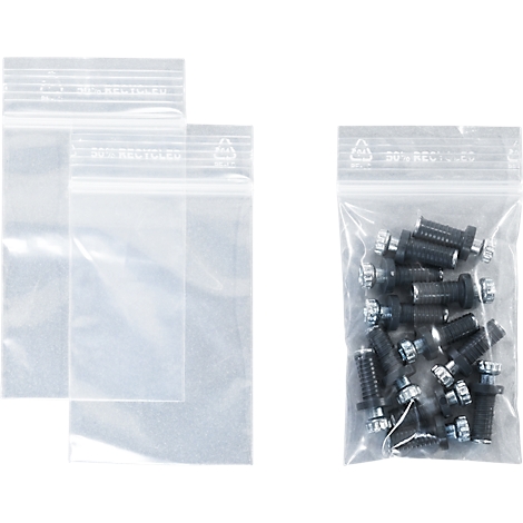 Drie transparante ziplock zakken, twee leeg, één gevuld met zwarte schroeven.