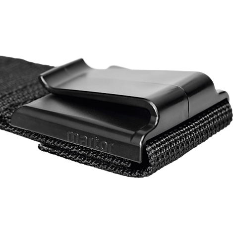 Gros plan d'une boucle noire avec l'inscription "martor" sur une sangle noire.