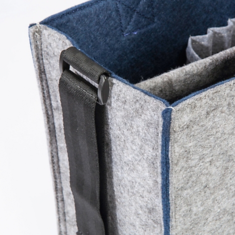 Sac en feutre gris avec sangle noire et bordure bleue.