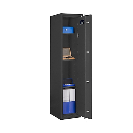 Open grijze kluis met planken. Er staat een blauwe doos, een sieradendoosje en mappen op. Deur met zilveren scharnieren en elektronisch slot.