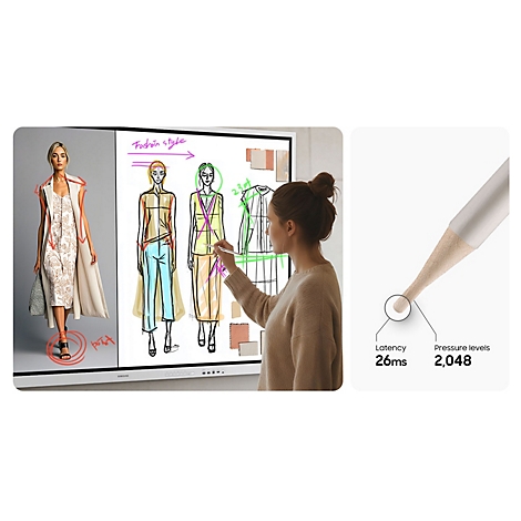 Designerin skizziert Modeentwürfe auf einem großen digitalen Touchscreen mit einem Eingabestift.