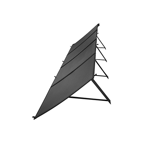 Dunkles, dreieckiges Sonnensegel auf metallenem Ständer vor weißem Hintergrund.