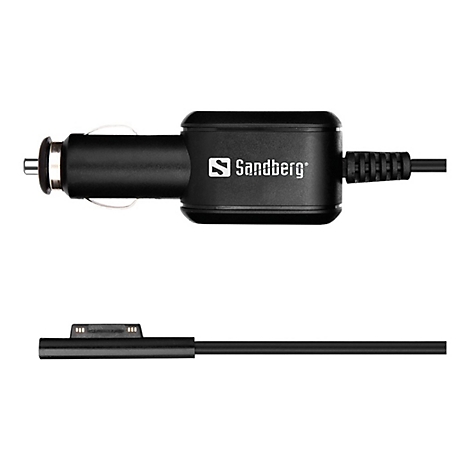 Schwarzes Sandberg Kfz-Ladegerät, bestehend aus einem Zigarettenanzünder-Stecker, einem Gehäuse mit Logo und einem Kabel mit magnetischem Anschluss.
