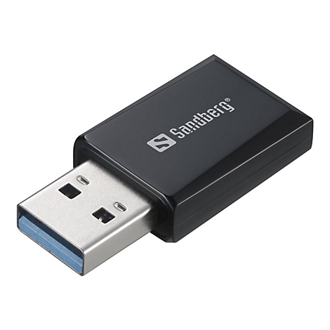 Schwarzer Sandberg USB-Stick mit USB-A-Anschluss vor weißem Hintergrund.