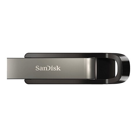 Une clé USB argentée avec le logo Sandisk, cadre noir.