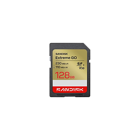Eine schwarze SanDisk Extreme GO SD-Karte mit goldenem Etikett und roter Schrift: "128GB", "230 MB/s R", "110 MB/s W".
