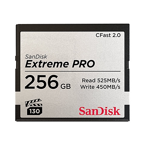 Carte mémoire SanDisk Extreme Pro CFast 2.0. 256 Go, vitesse de lecture 525 Mo/s, vitesse d'écriture 450 Mo/s. Boîtier noir avec surface argentée.