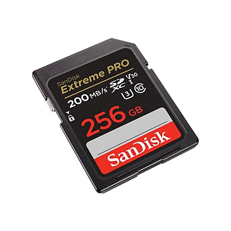 Schwarze Sandisk Extreme PRO SD-Karte. Beschriftung mit 256 GB, 200MB/s und Sandisk Logo in Rot.