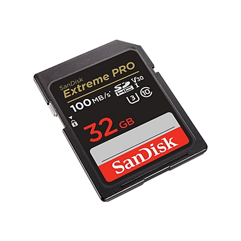 Schwarze Sandisk Extreme Pro SD-Karte, 32 GB, Schriftzug. Logo, Symbole und Schriftzug.
