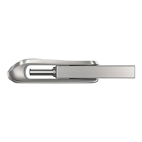 Clé USB argentée, vue détaillée. Partie métallique en forme de tige insérée dans un support courbé.