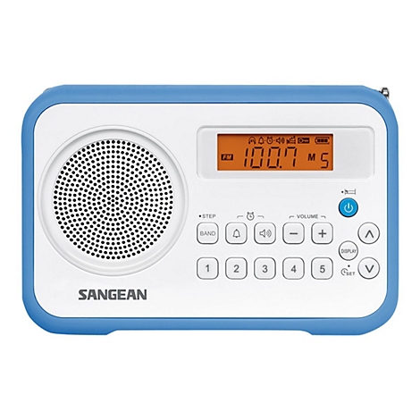 Blau-weißes Sangean Digitalradio mit Lautsprecher, LC-Display und Tastenfeld vor weißem Hintergrund.