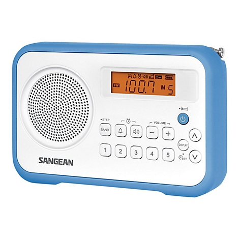 Blaues Sangean Digitalradio mit weißer Front, LCD-Display und Tastenfeldern auf weißem Hintergrund.