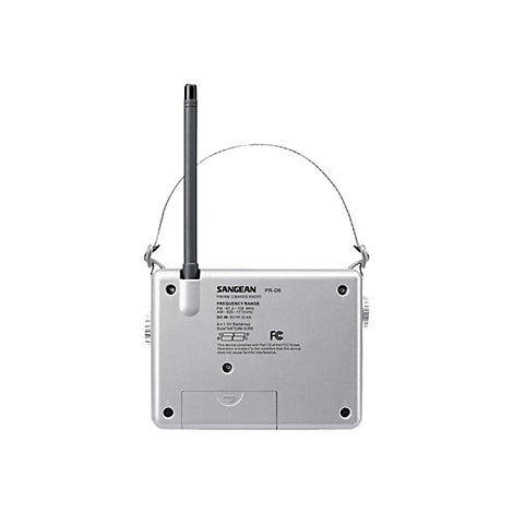 Rückseite eines silbernen Sangean PR-D6 Radios mit aufrechter Antenne und Trageriemen.