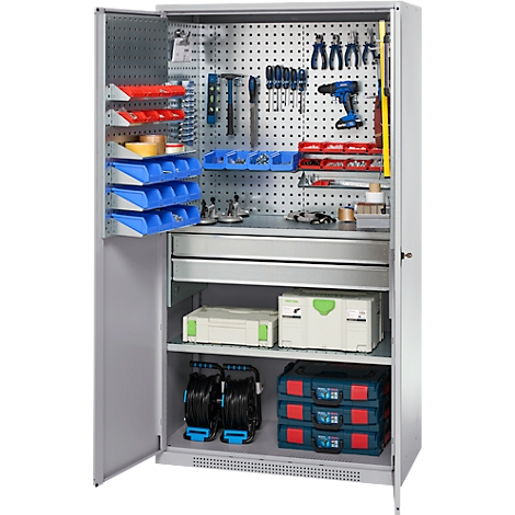 Armoire à outils avec outils, tiroir et boîtes de rangement. Portes ouvertes révélant un intérieur détaillé.