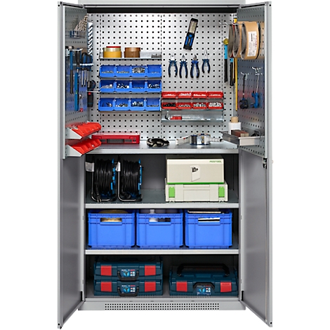 Armoire à outils ouverte avec outils et accessoires. Les bleus, l'argent et le noir dominent.