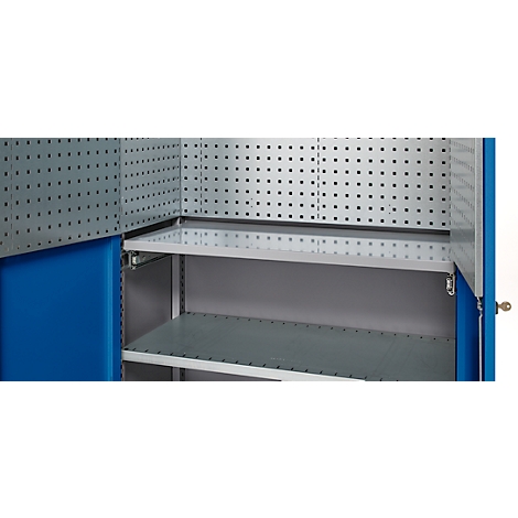 Armoire à outils ouverte, bord bleu, étagères grises et parois perforées.