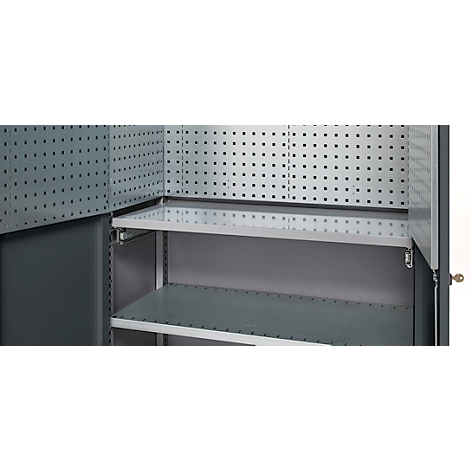 Armoire à outils en métal avec parois perforées et étagères.