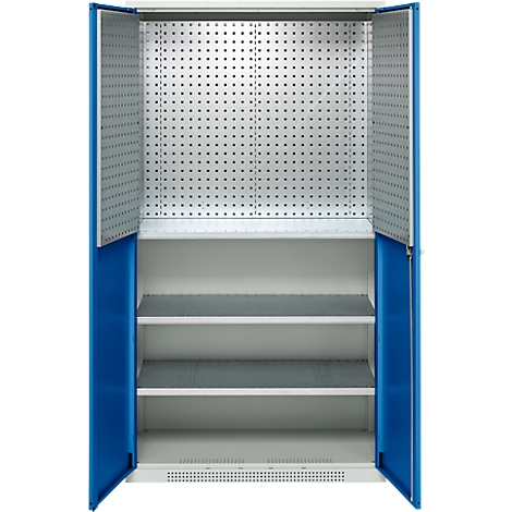 Armoire à outils bleue ouverte avec panneau perforé et étagères.