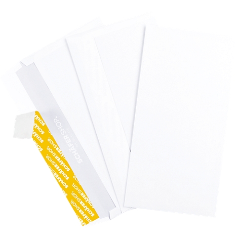 Verschillende witte vellen papier, gedeeltelijk overlappend, met een gele strook met de tekst "SCHÄFERSHOP".