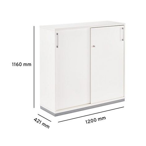 Armario blanco con puertas correderas. Dimensiones: 1160 mm de alto, 1200 mm de ancho, 421 mm de profundidad.