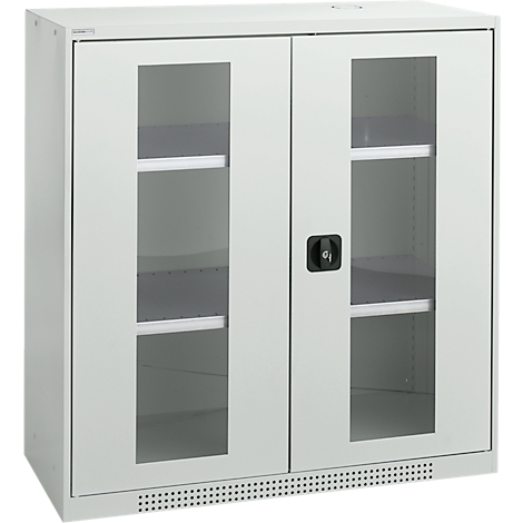 Armario de pared gris con puertas de vidrio. Las puertas muestran estantes.