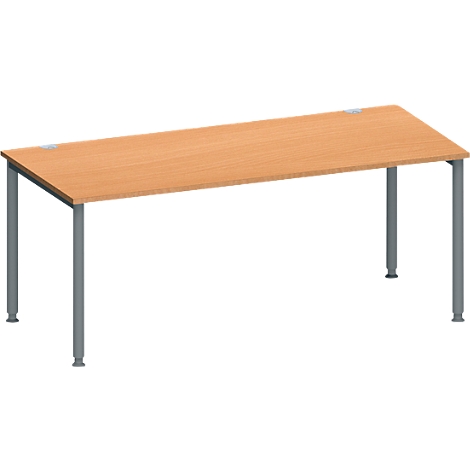 Een rechthoekig, bruin bureau met grijze metalen poten, op een witte achtergrond. Het tafelblad heeft een houtnerf.