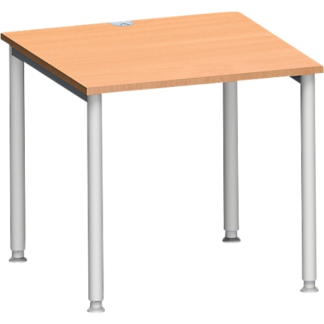 Table carrée avec plateau brun clair et pieds argentés.