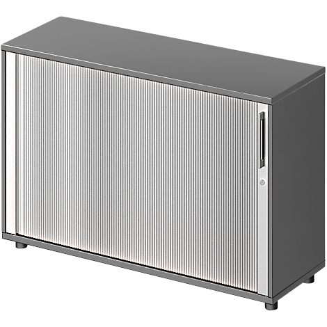 Een grijze kast met een geribbelde schuifdeur en zilveren handgreep. Op voetjes.