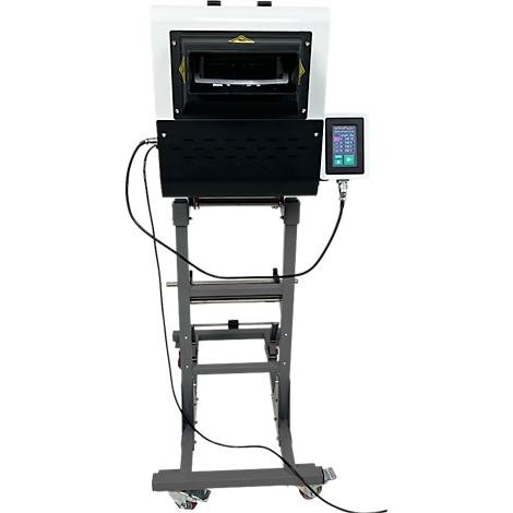 Four industriel blanc avec porte ouverte. Panneau de contrôle noir, écran à droite. Monté sur un cadre gris avec roulettes.