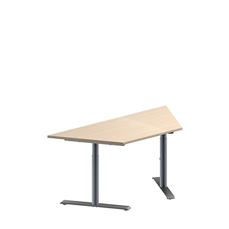 Escritorio triangular con tablero marrón claro y patas grises. Sobre un fondo blanco.