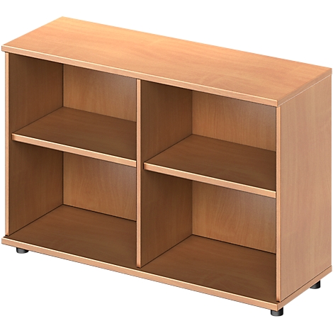 Lichtbruine boekenkast met twee niveaus en vier vakken. Hij staat op kleine zwarte voetjes.