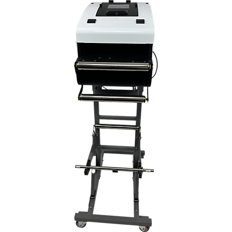 Industriële verpakkingsmachine met rollen. Het bovenste deel is wit, het onderste zwart, op een grijs frame met rollen.