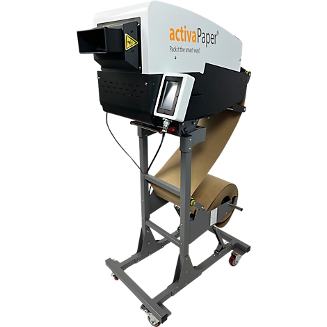 Verpackungsmaschine mit Papierrolle. Aufschrift 'activaPaper'. Graues Gestell mit Rollen, braunes Papier kommt heraus.