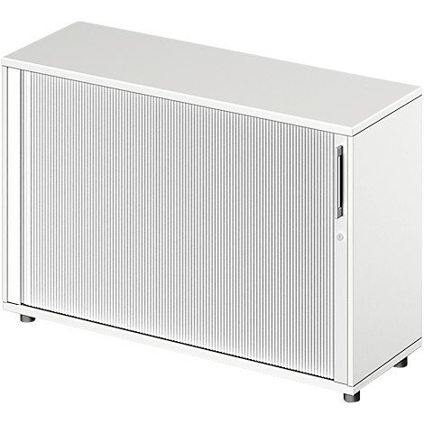 Witte kast met lamellendeur en handvat.