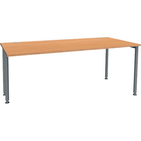 Hellbrauner Schreibtisch mit grauen Beinen, freigestellt vor weißem Hintergrund.