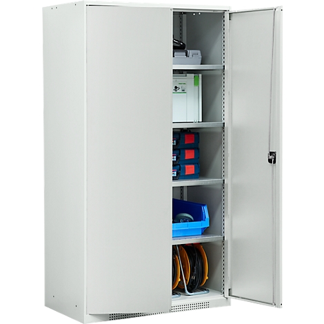 Grauer Werkzeugschrank mit geöffneter Tür. Regale sind mit Werkzeugen und Zubehör gefüllt.